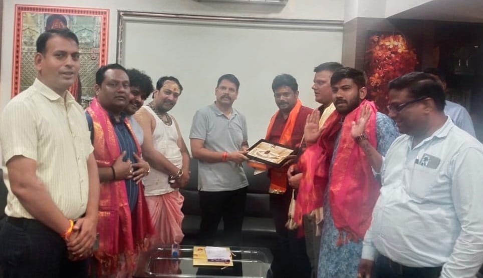 कुमकुम से श्रृंगार श्री राम की पगड़ी पहनकर सजे बाबा महाकाल कुमकुम से श्रृंगार श्री राम की पगड़ी पहनकर सजे बाबा महाकाल