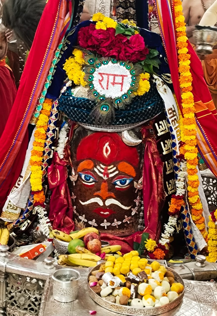 कुमकुम से श्रृंगार श्री राम की पगड़ी पहनकर सजे बाबा महाकाल कुमकुम से श्रृंगार श्री राम की पगड़ी पहनकर सजे बाबा महाकाल