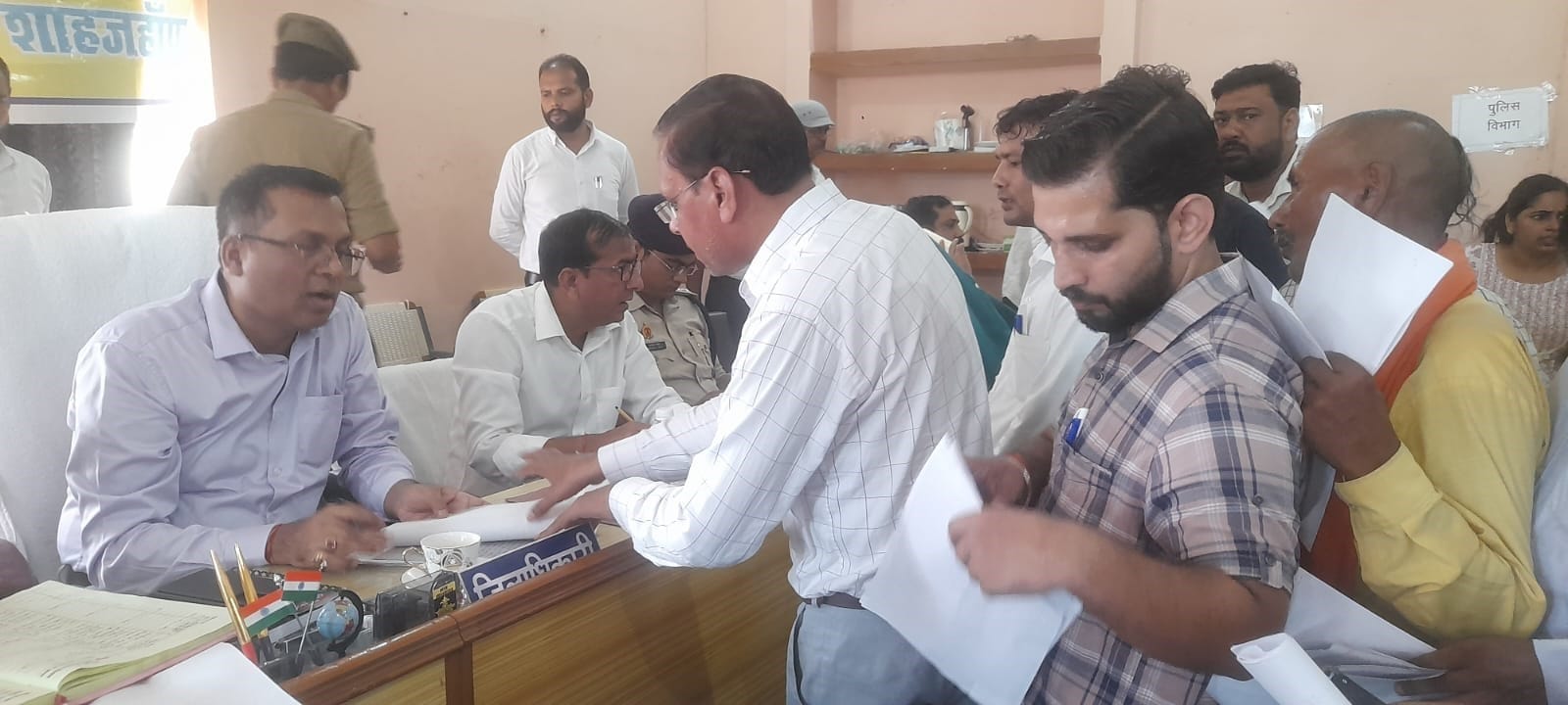 सीमा, गांव हरसेनी, निगोही