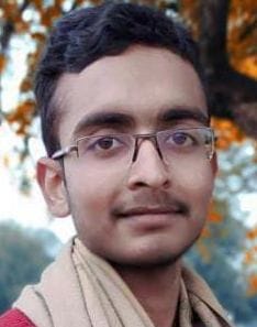 भगवतपुर लाहुरपुर मार्ग पर हादसे में हर्ष शर्मा की मौत के बाद जुटे लोग।     संवाद