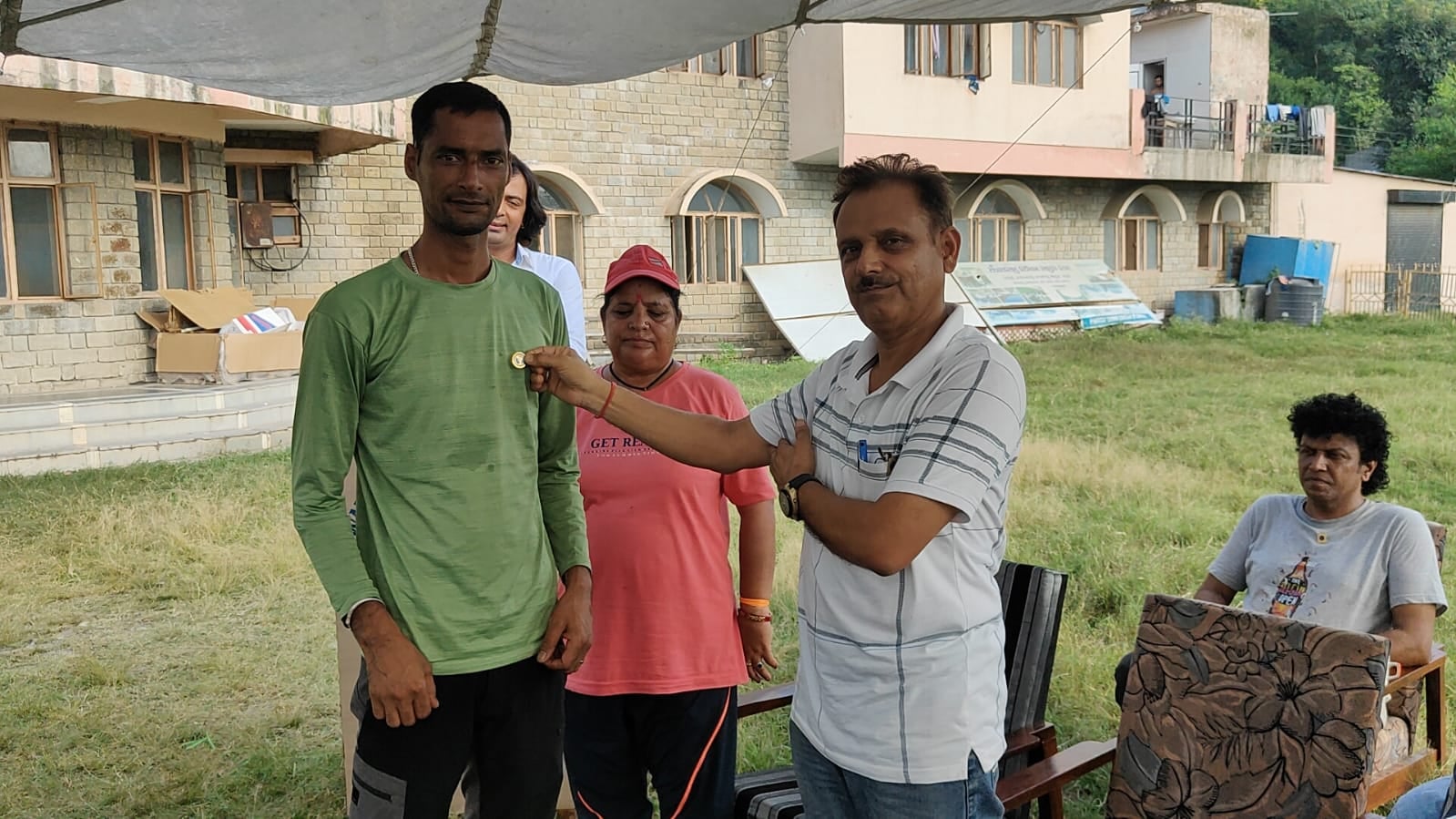 बिलासपुर में गोबिंद सागर झील के पास पैराग्लाइडिंग करता पायलट । संवाद बिलासपुर में गोबिंद सागर झील के पास पैराग्लाइडिंग करता पायलट । संवाद