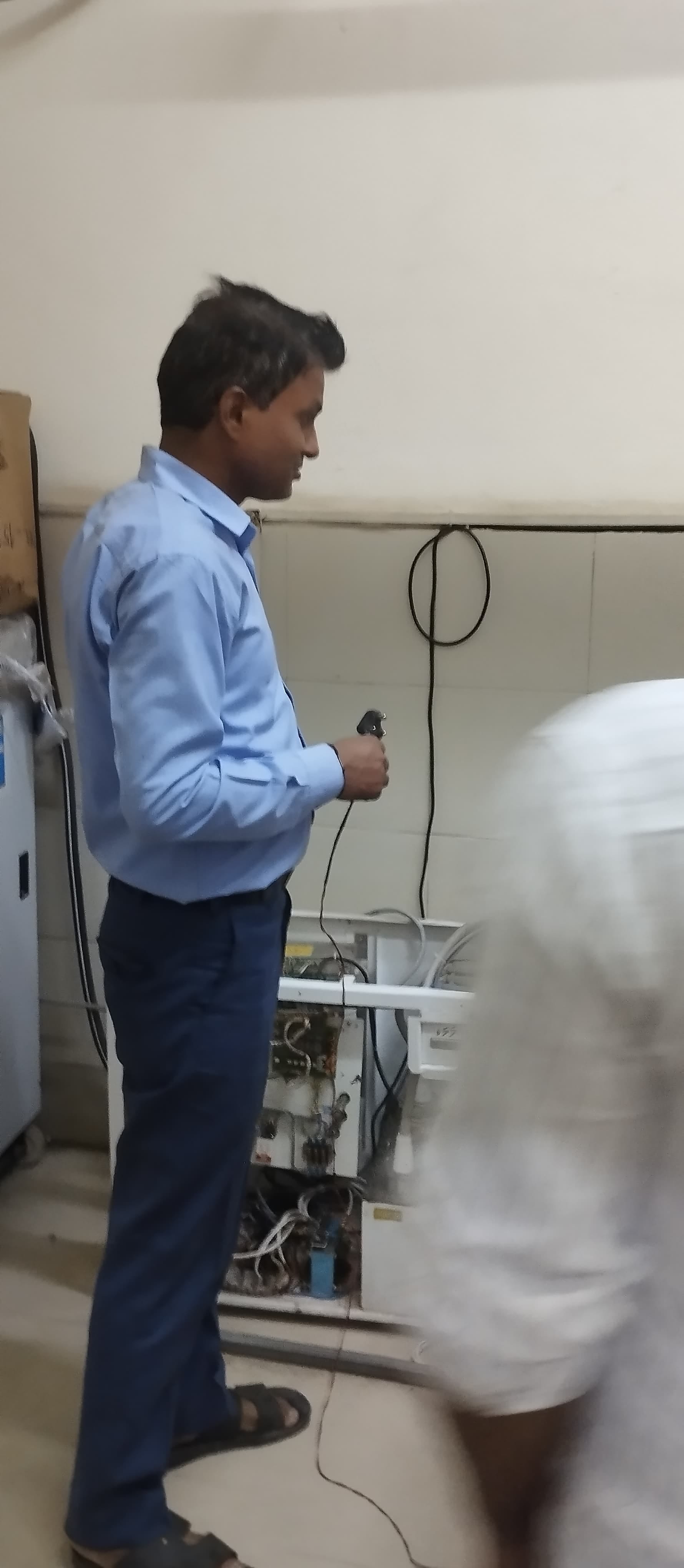 एक्सरे मशीन खराब होने के बाद बंद पड़े उपकरण। संवाद एक्सरे मशीन खराब होने के बाद बंद पड़े उपकरण। संवाद