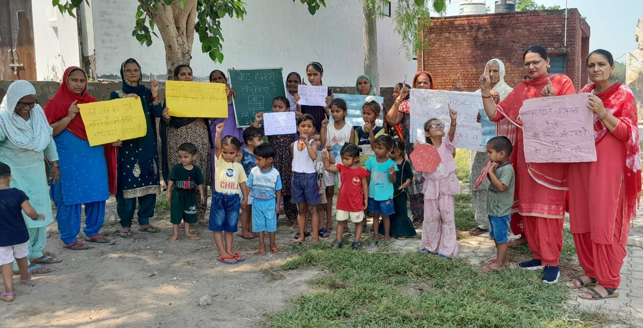 मतदान जागरूकता को लेकर मोटा माजरा में रैली निकालते हुए। मतदान जागरूकता को लेकर मोटा माजरा में रैली निकालते हुए।