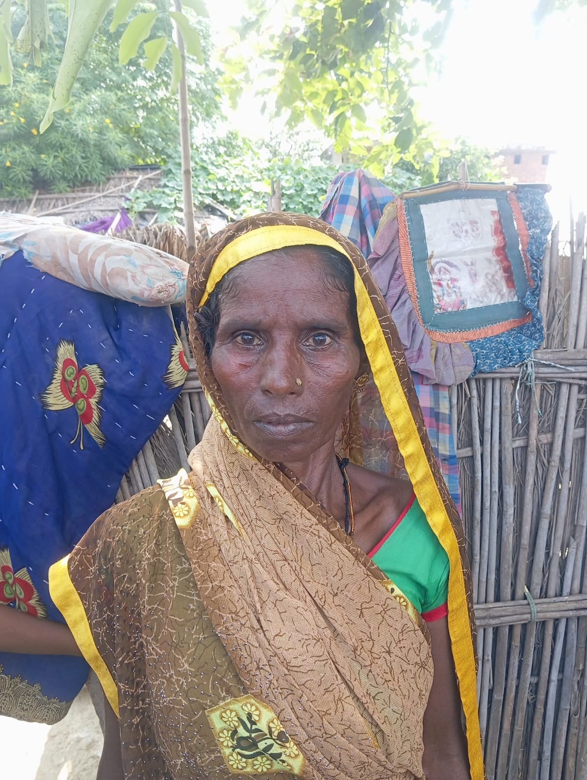 माथुरपुर में कराया जा रहा कटानरोधी कार्य   संवाद