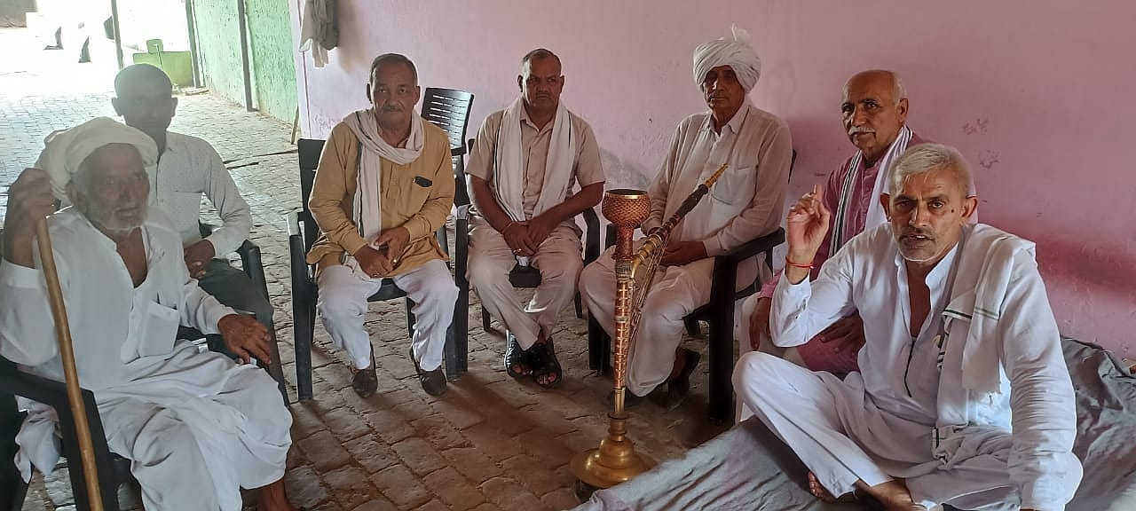 23जेएनडी02: कंडेला गांव में बैठक करते हुए कंडेला खाप के पदाधिकारी। स्रोत खाप 23जेएनडी02: कंडेला गांव में बैठक करते हुए कंडेला खाप के पदाधिकारी। स्रोत खाप
