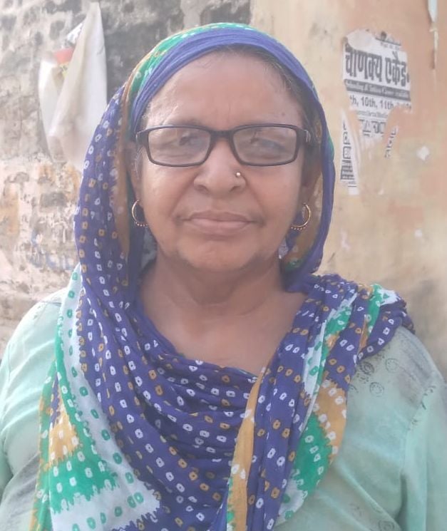 23जेएनडी17: पुरानी अनाज मंडी में भरे बारिश के पानी से गुजरती गाड़ी। संवाद 23जेएनडी17: पुरानी अनाज मंडी में भरे बारिश के पानी से गुजरती गाड़ी। संवाद