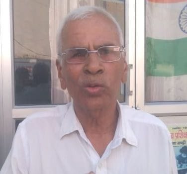 23जेएनडी17: पुरानी अनाज मंडी में भरे बारिश के पानी से गुजरती गाड़ी। संवाद 23जेएनडी17: पुरानी अनाज मंडी में भरे बारिश के पानी से गुजरती गाड़ी। संवाद