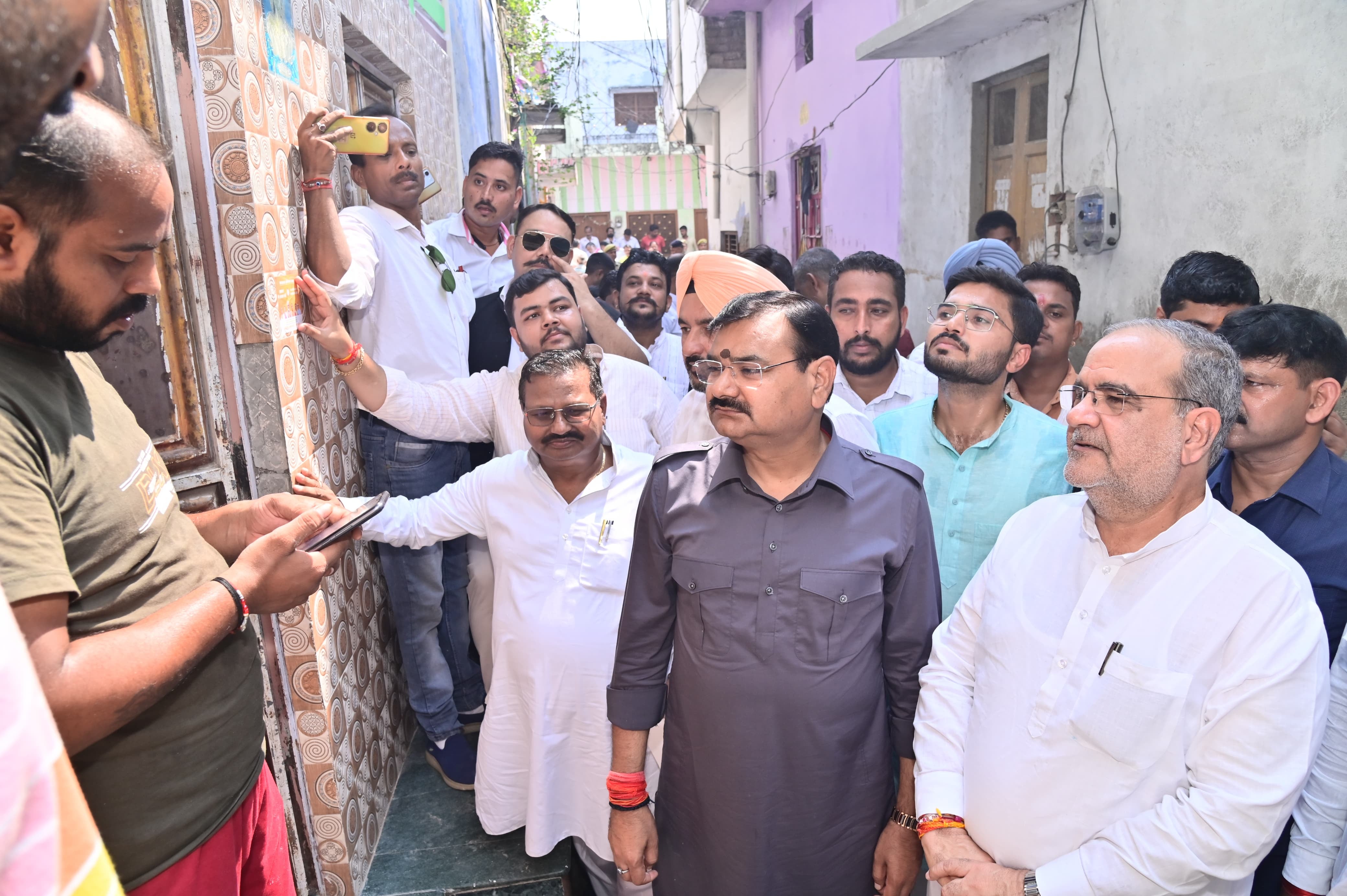 पीलीभीत के भाजपा कार्यालय पर कार्यकर्ताओं को संबोधित करते प्रदेश अध्यक्ष भूपेंद्र सिंह चौधरी।स पीलीभीत के भाजपा कार्यालय पर कार्यकर्ताओं को संबोधित करते प्रदेश अध्यक्ष भूपेंद्र सिंह चौधरी।स
