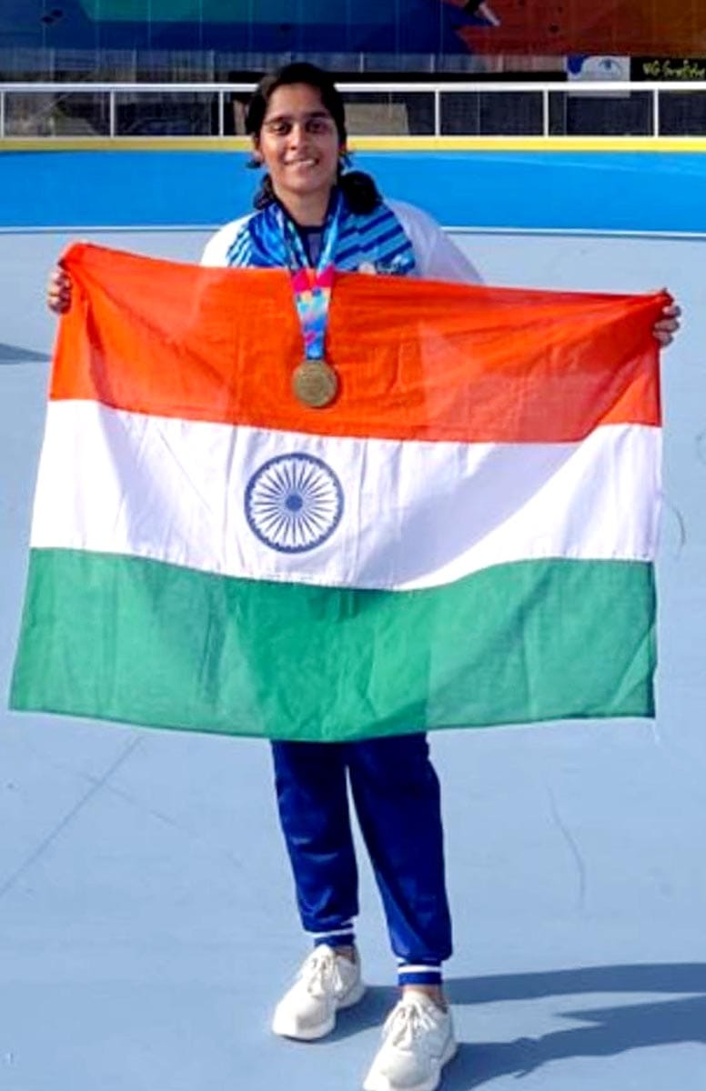 इटली में अपनी टीम के साथ मौजूद वैष्णवी शर्मा। स्रोत- स्वयं