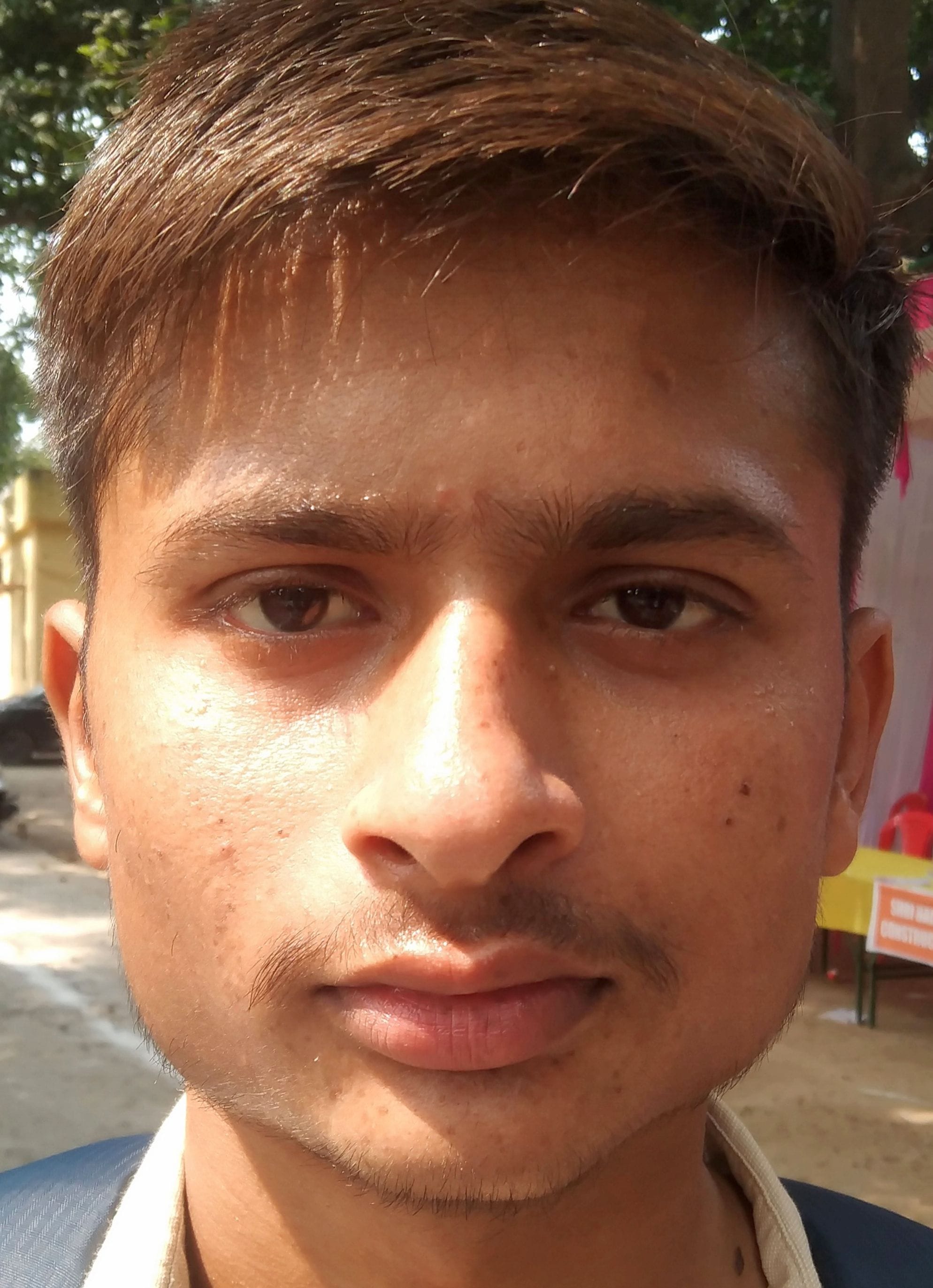 तिलहर खंड विकास कार्यालय परिसर में लगे रोजगार मेले में कंपनी प्रतिनिधियों से बातचीत करते युवा। तिलहर खंड विकास कार्यालय परिसर में लगे रोजगार मेले में कंपनी प्रतिनिधियों से बातचीत करते युवा।