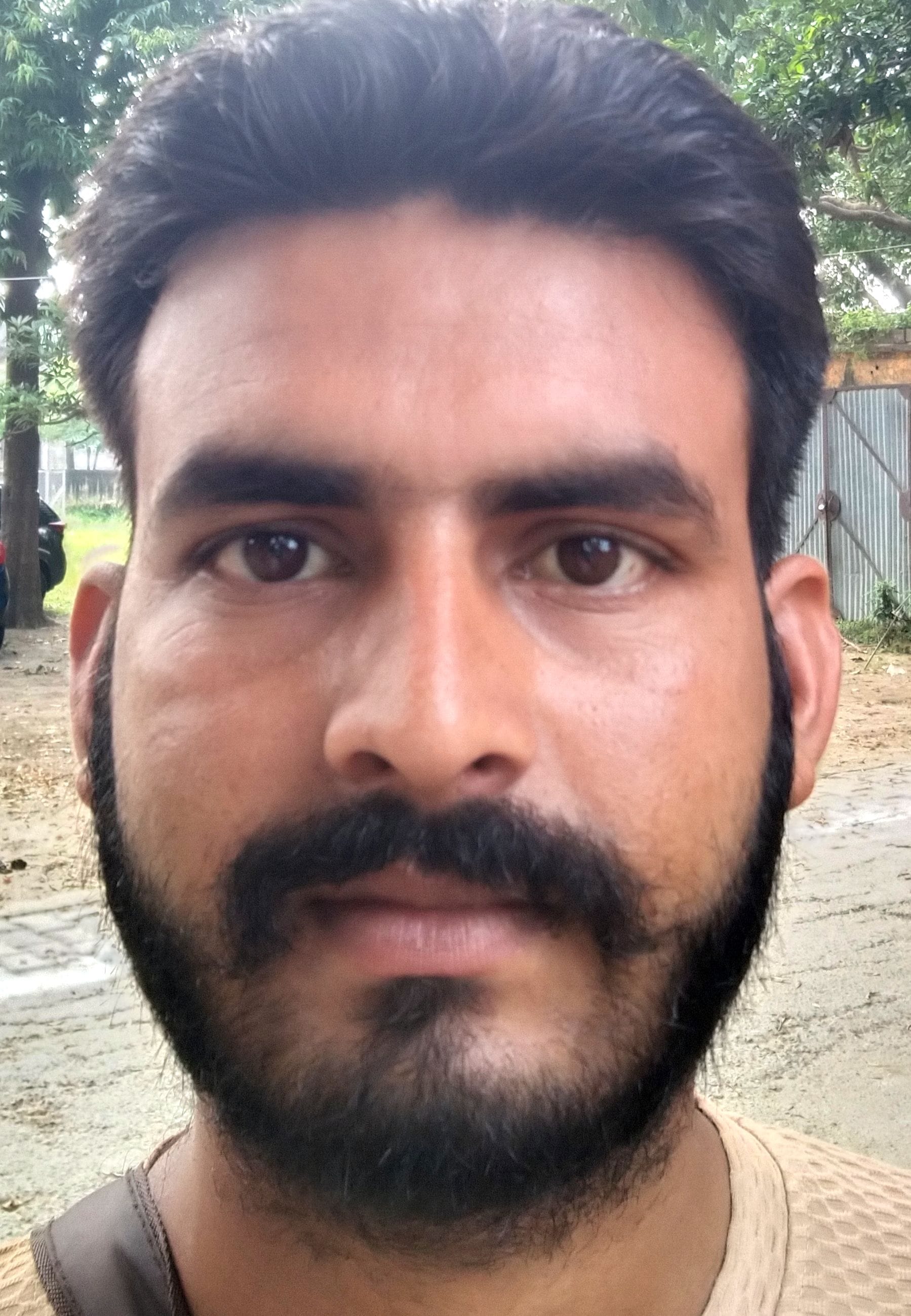 तिलहर खंड विकास कार्यालय परिसर में लगे रोजगार मेले में कंपनी प्रतिनिधियों से बातचीत करते युवा। तिलहर खंड विकास कार्यालय परिसर में लगे रोजगार मेले में कंपनी प्रतिनिधियों से बातचीत करते युवा।