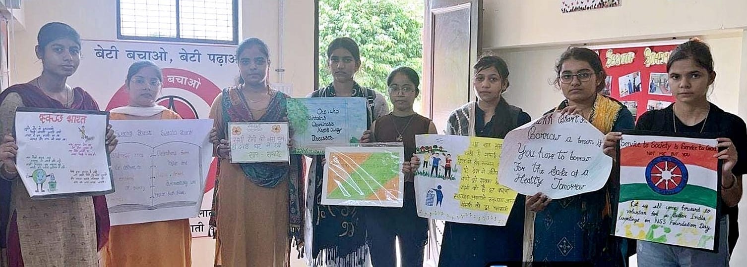 26जेएनडी08: हिंदू कन्या कॉलेज में आयोजित प्रतियोगिता में भाग लेते हुए छात्राएं। 26जेएनडी08: हिंदू कन्या कॉलेज में आयोजित प्रतियोगिता में भाग लेते हुए छात्राएं।