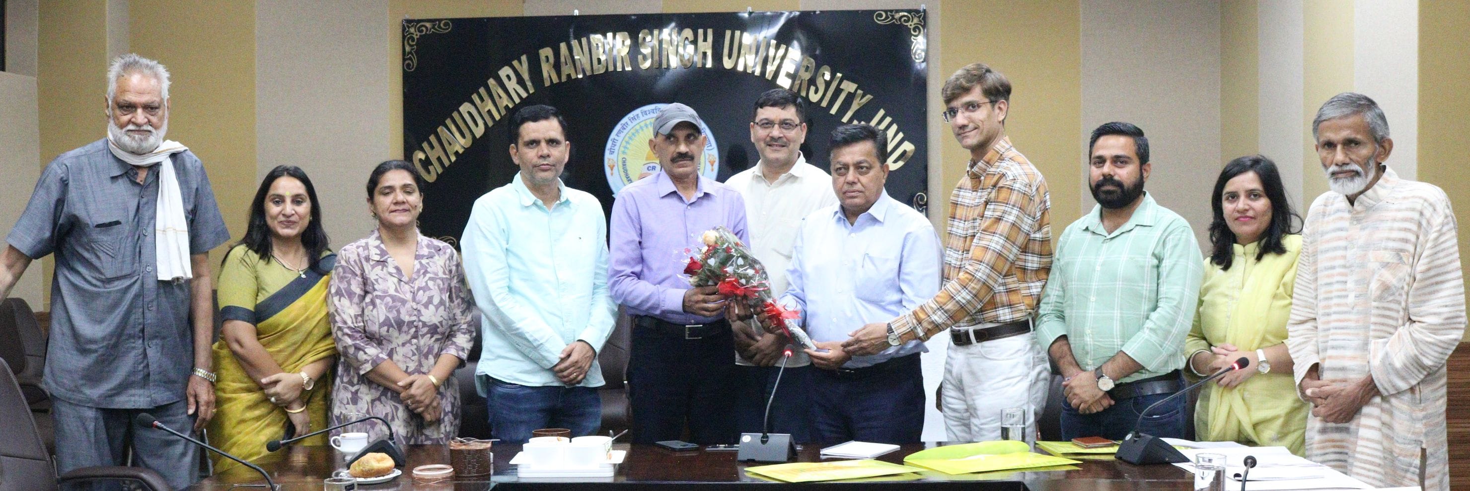 26जेएनडी22-कल्चरल काउंसिल की बैठक में मौजूद सदस्य। स्रोत विवि