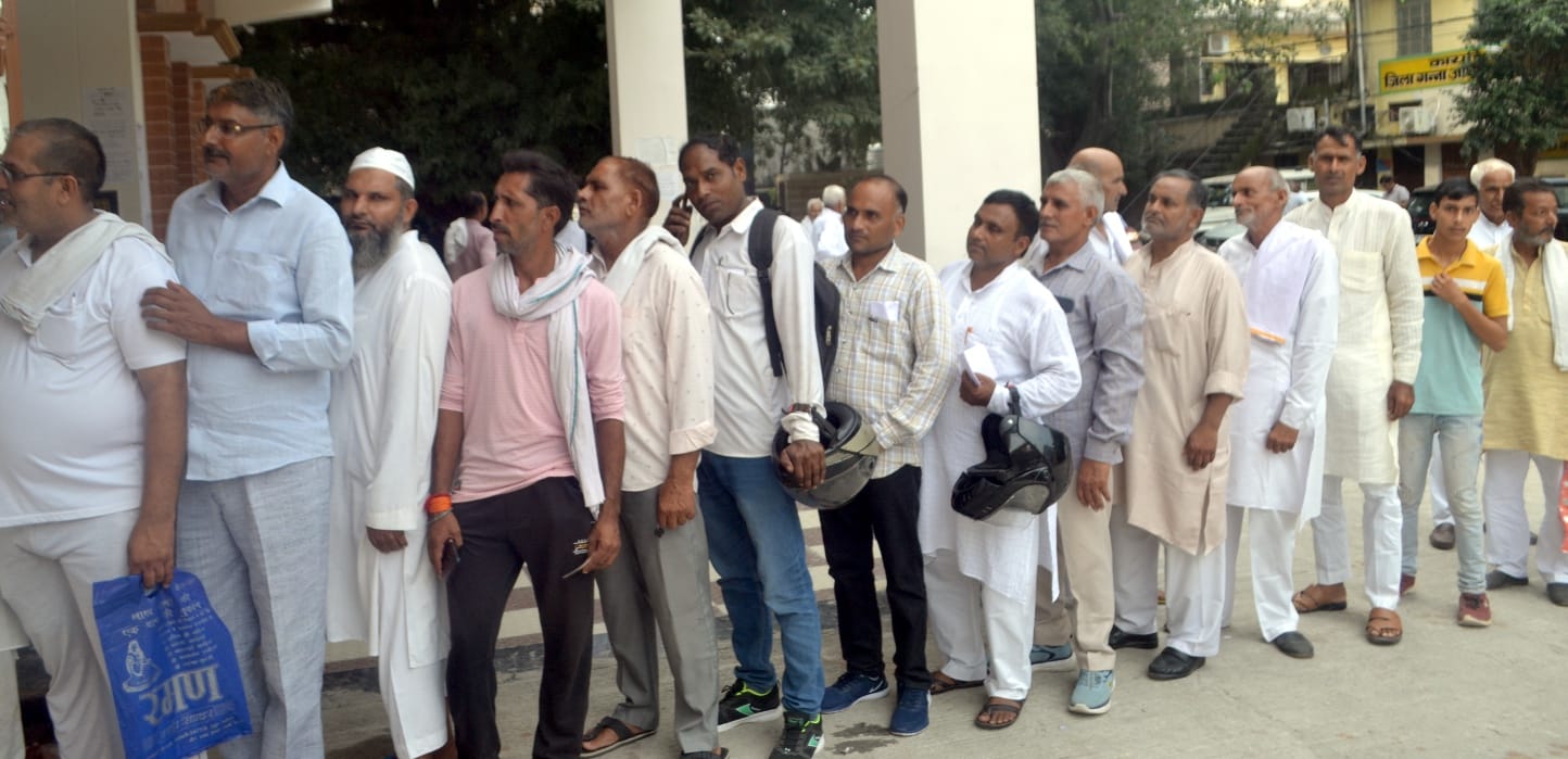 शामली गन्ना समिति में डेलीगेट के पद के लिए   नामांकन पत्र दाखिल  करने के लिए  प्रत्याशियों  क