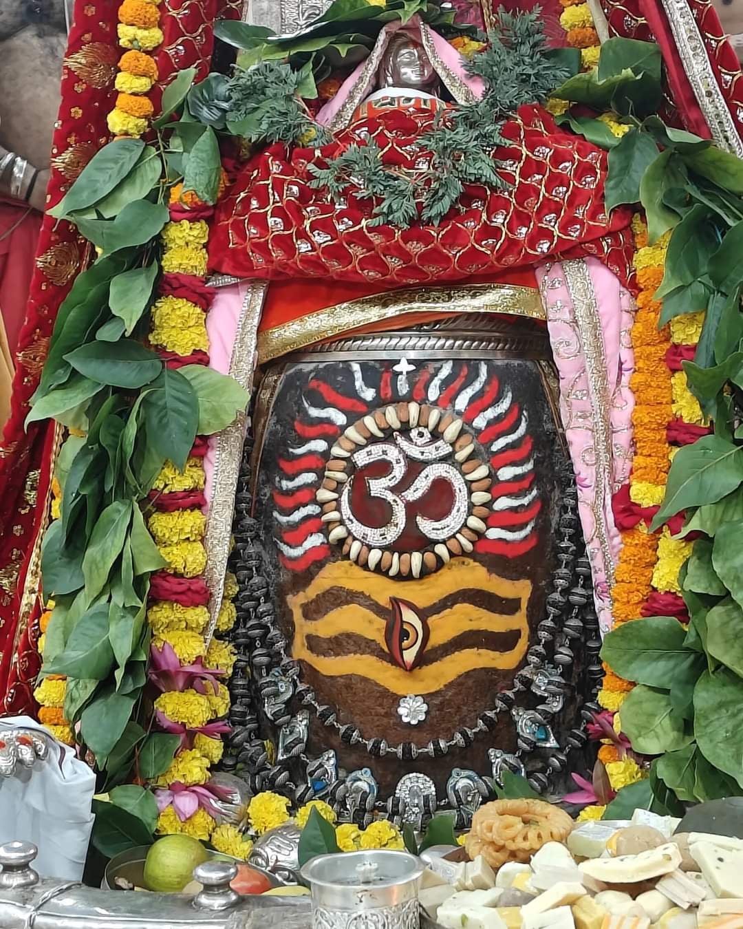 भस्म आरती मे बाबा महाकाल का ऐसा श्रंगार.... मस्तक पर चमका सूर्य खुल गई तीसरी आंख