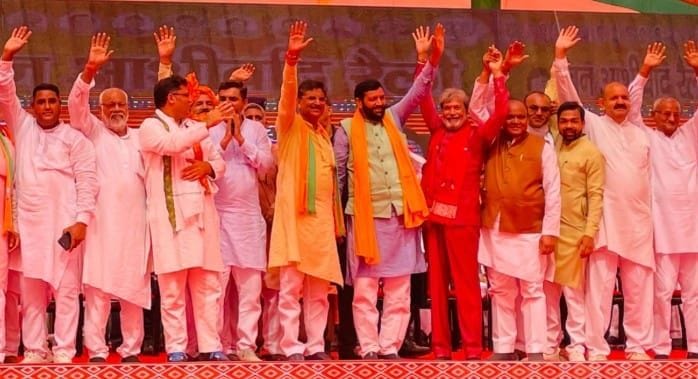 30जेएनडी37 : भाजपा प्रत्याशी कृष्ण बेदी के लिए वोट की अपील करते कार्यकारी मुख्यमंत्री नायब सैनी 30जेएनडी37 : भाजपा प्रत्याशी कृष्ण बेदी के लिए वोट की अपील करते कार्यकारी मुख्यमंत्री नायब सैनी