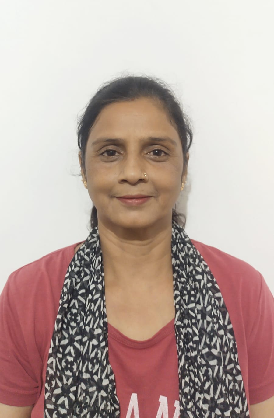 अर्जुन नगर बी ब्लॉक की गलियों में जमा पानी के बीच खड़े होकर रोष जताती हुई महिलाएं अर्जुन नगर बी ब्लॉक की गलियों में जमा पानी के बीच खड़े होकर रोष जताती हुई महिलाएं