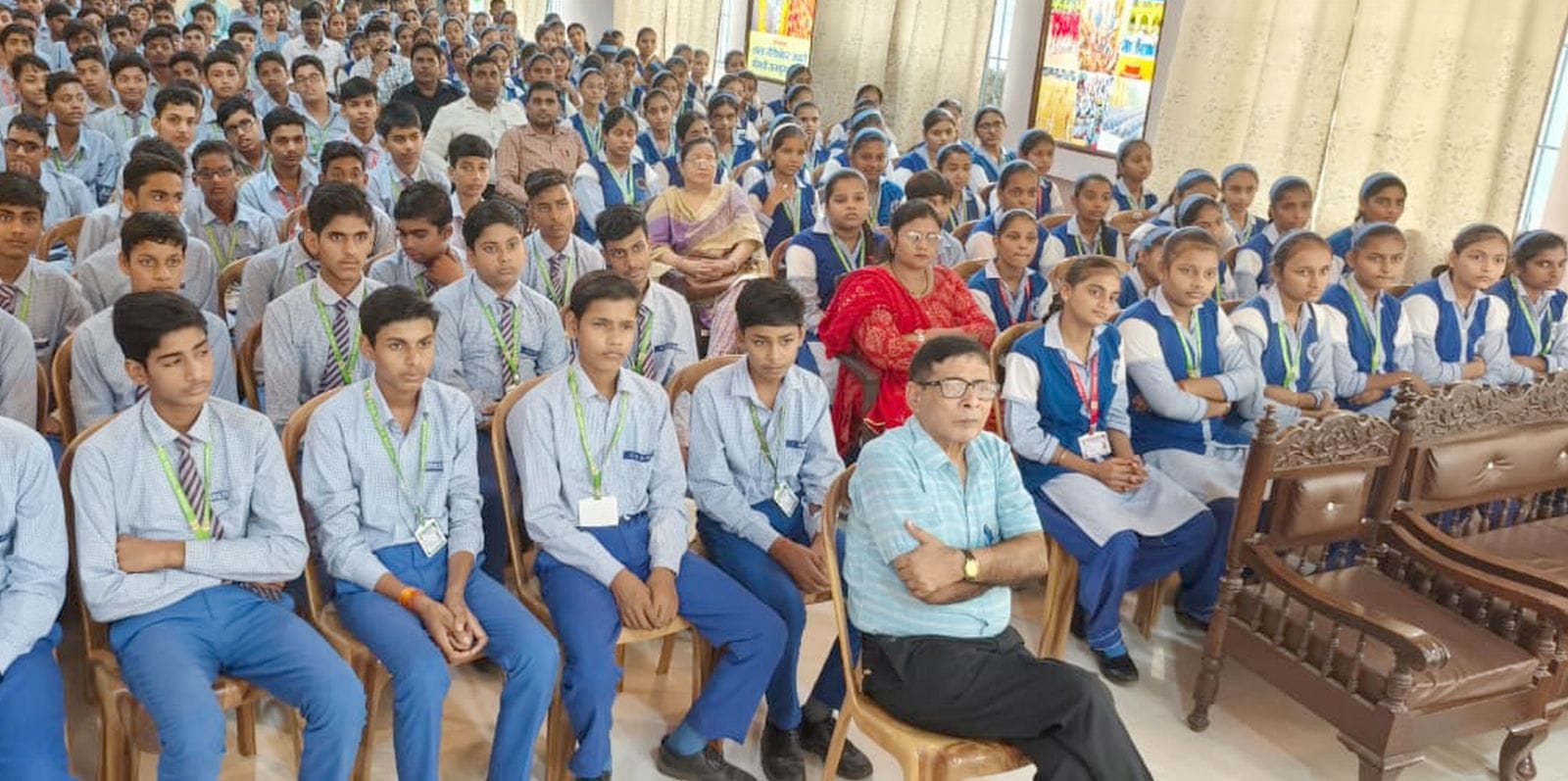 बिसौली के देवराहा बाबा पब्लिक स्कूल में आयोजित कार्यक्रम में बोलते सीओ सुनील कुमार। संवाद बिसौली के देवराहा बाबा पब्लिक स्कूल में आयोजित कार्यक्रम में बोलते सीओ सुनील कुमार। संवाद