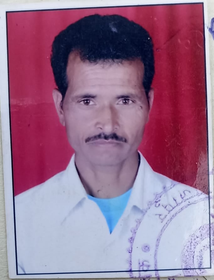 घटनास्थल पर जुटी ग्रामीणों की भीड़   संवाद