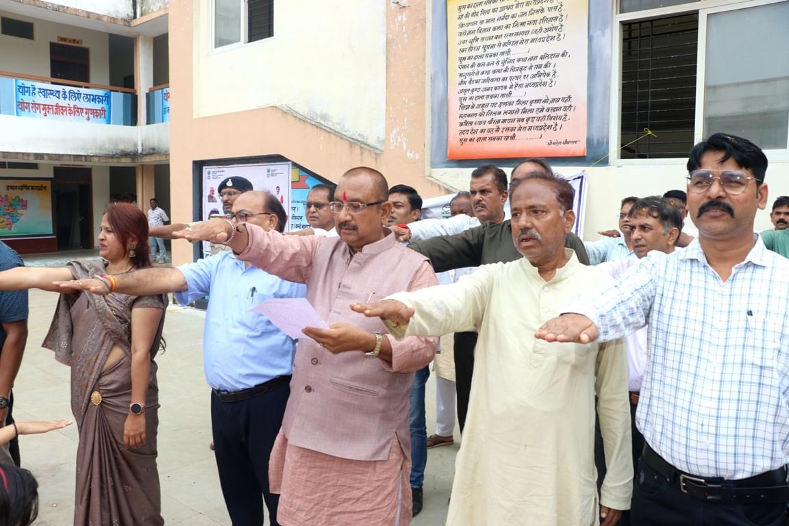 आने वाले समय मे लागू होने वाली योजनाओं की जानकारी देते मंत्री विजय शाह