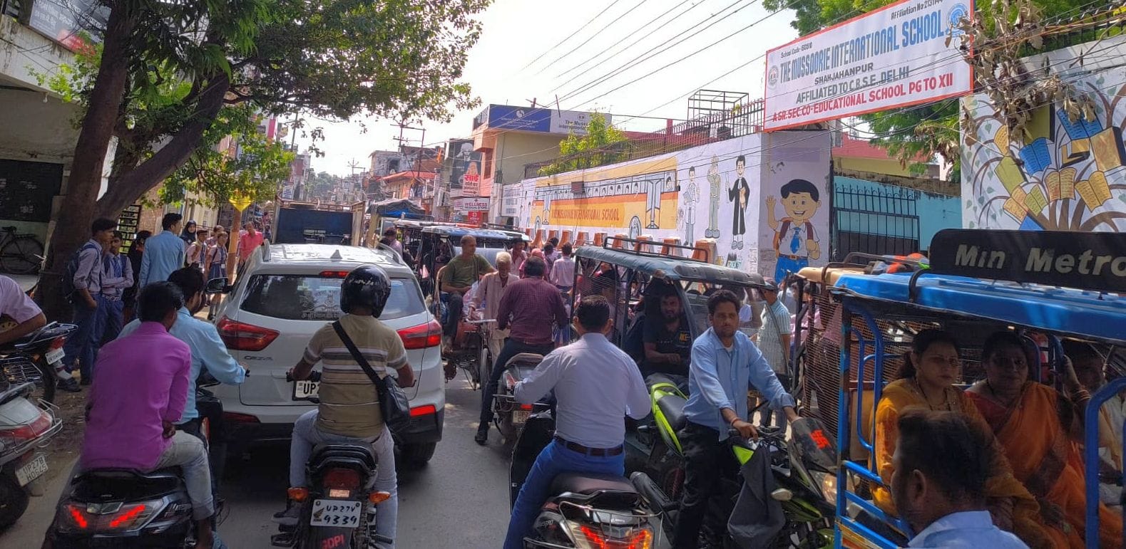 सोमवार को शहर के टाउनहॉल में लगा जाम। संवाद सोमवार को शहर के टाउनहॉल में लगा जाम। संवाद