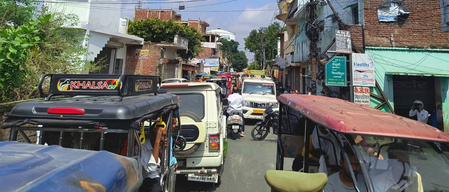 सोमवार को शहर के टाउनहॉल में लगा जाम। संवाद सोमवार को शहर के टाउनहॉल में लगा जाम। संवाद