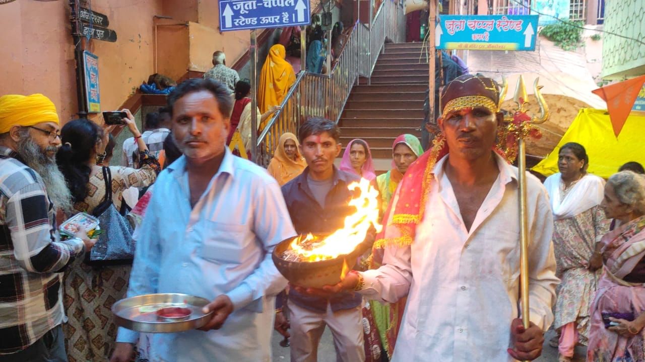 तीर्थनगरी में भूतड़ी अमावस्या मनाने पहुंच रहे भक्तों के जत्थे