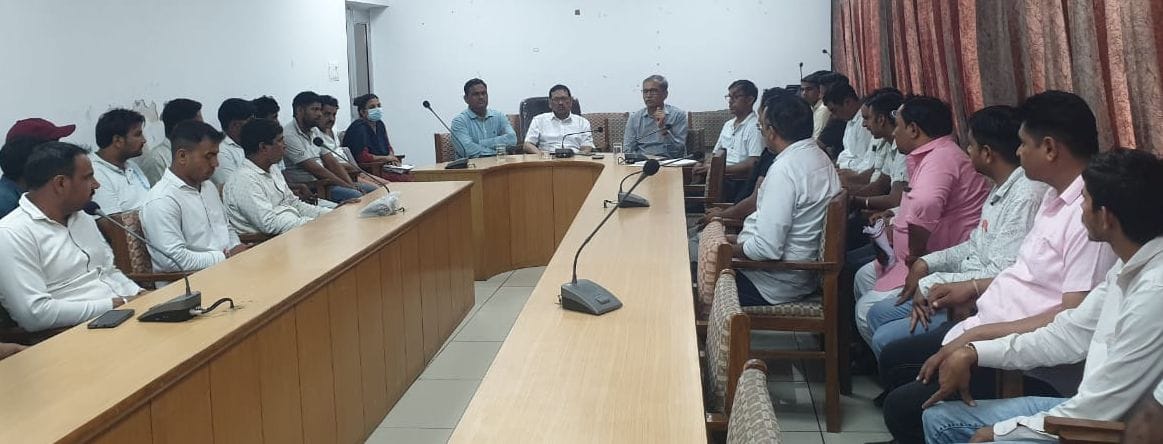 01जेएनडी34 : जींद शहर में अपनी निगरानी में फॉगिंग करवाते स्वास्थ्य कर्मचारी। संवाद 01जेएनडी34 : जींद शहर में अपनी निगरानी में फॉगिंग करवाते स्वास्थ्य कर्मचारी। संवाद