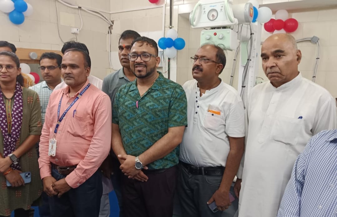 बर्थ वेटिंग रूम का उद्घाटन करते जनप्रतिनिधि