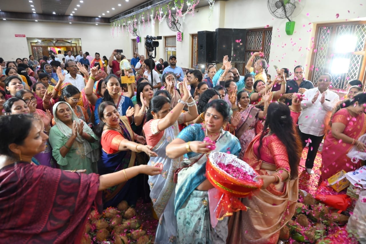 फोटो 30- सोनीपत के मुरथल रोड स्थित मौजीराम धर्मशाला में श्रीमद्भागवत कथा के दौरान भगवान श्रीकृष फोटो 30- सोनीपत के मुरथल रोड स्थित मौजीराम धर्मशाला में श्रीमद्भागवत कथा के दौरान भगवान श्रीकृष