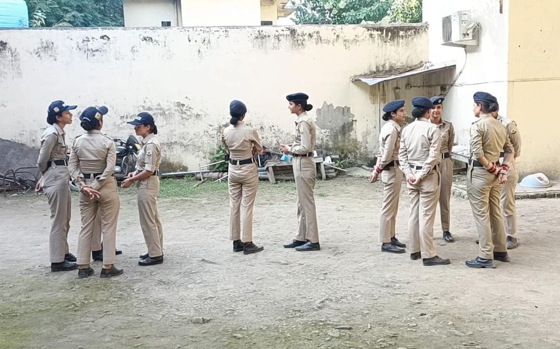 बद्दी में हरियाणा चुनाव को लेकर बोर्डर पर तैनात की गई पुलिस। संवाद बद्दी में हरियाणा चुनाव को लेकर बोर्डर पर तैनात की गई पुलिस। संवाद