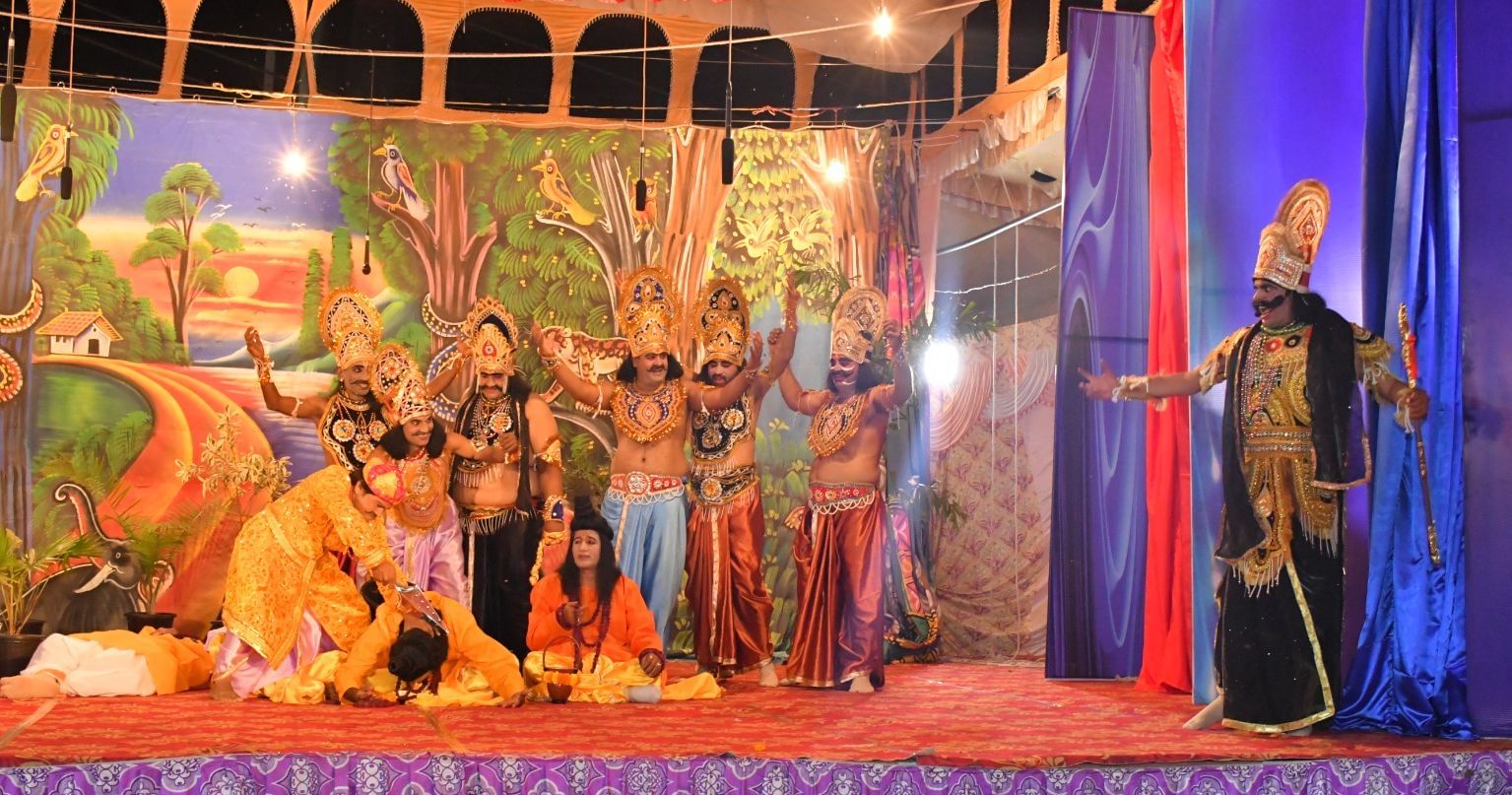 फोटो संख्या:62- श्रीरामलीला  परिषद महेंद्रगढ़ में श्रवण नाटक का मंचन करते कलाकार--संवाद