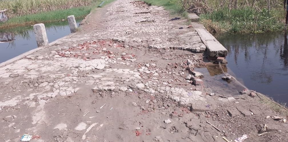 श्रीनगर- बड़ा गांव मार्ग का क्षतिग्रस्त रपटा पुल। संवाद श्रीनगर- बड़ा गांव मार्ग का क्षतिग्रस्त रपटा पुल। संवाद