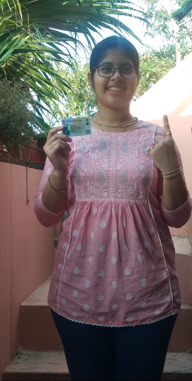 अंबाला शहर विधानसभा चुनाव में पहली बार वोट डालने आई सृष्टि आहूजा ने बताया कि उसने पहली बार वोट 