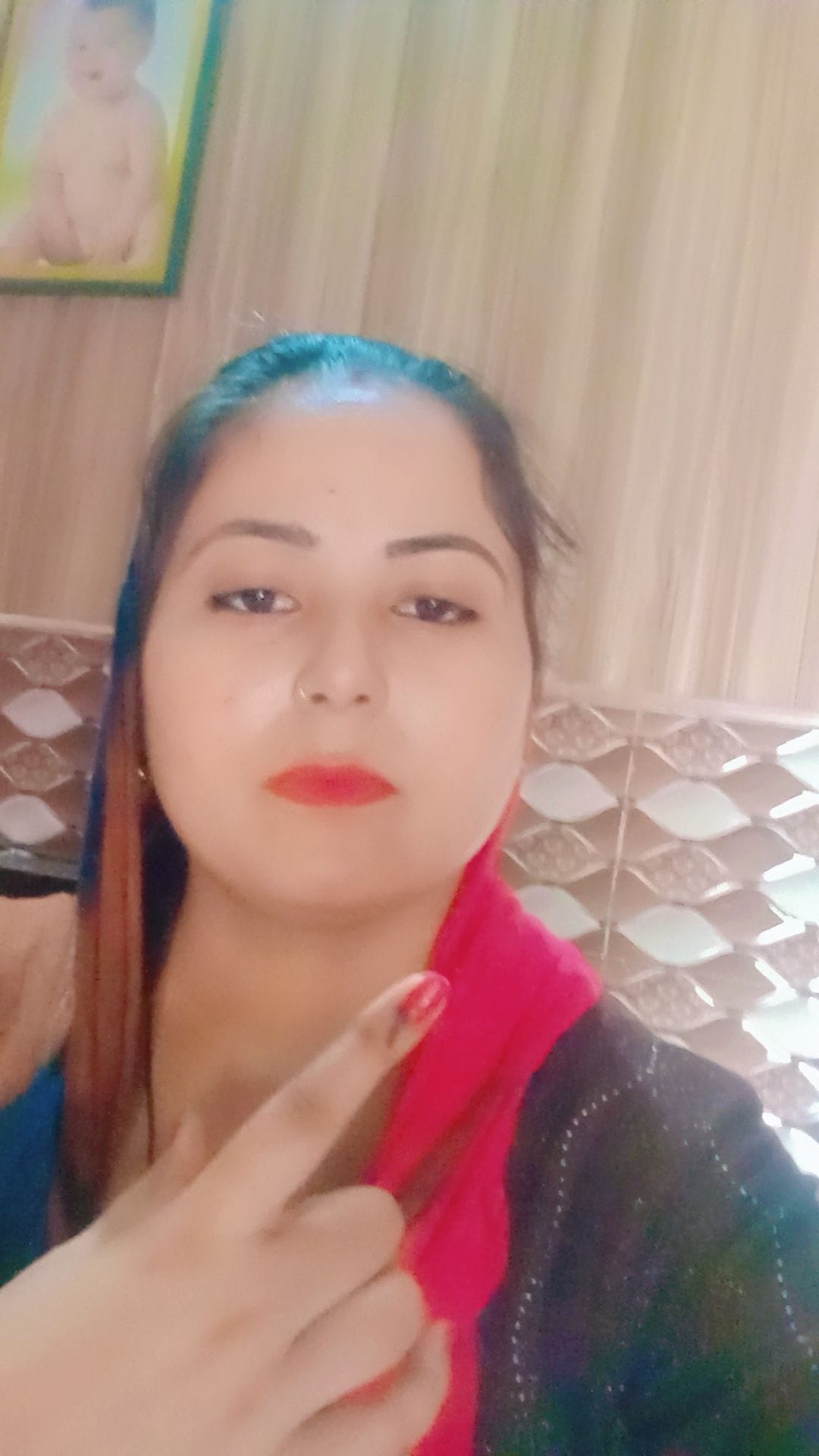 अंबाला शहर विधानसभा चुनाव में पहली बार वोट डालने आई सृष्टि आहूजा ने बताया कि उसने पहली बार वोट 