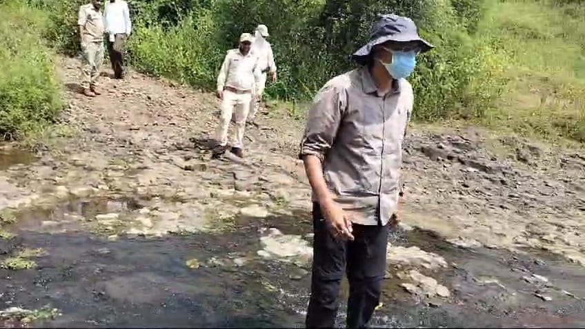 बाघ का शव मिलने की सूचना पर पहुंचा वरिष्ठ अधिकारियों का दल