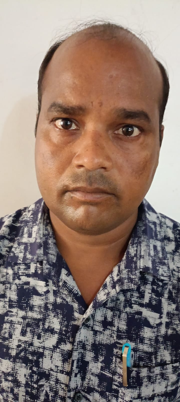 बीसलपुर के संपूर्ण समाधान दिवस में शिकायतें सुनते डीएम संजय कुमार सिंह।संवाद