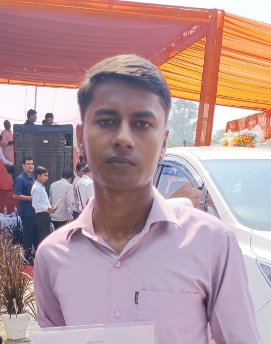 पीलीभीत के ड्रंमड राजकीय इंटर कॉलेज परिसर मेेे नाइलिट सेंटर भवन निर्माण का शिलान्यास करते केंद
