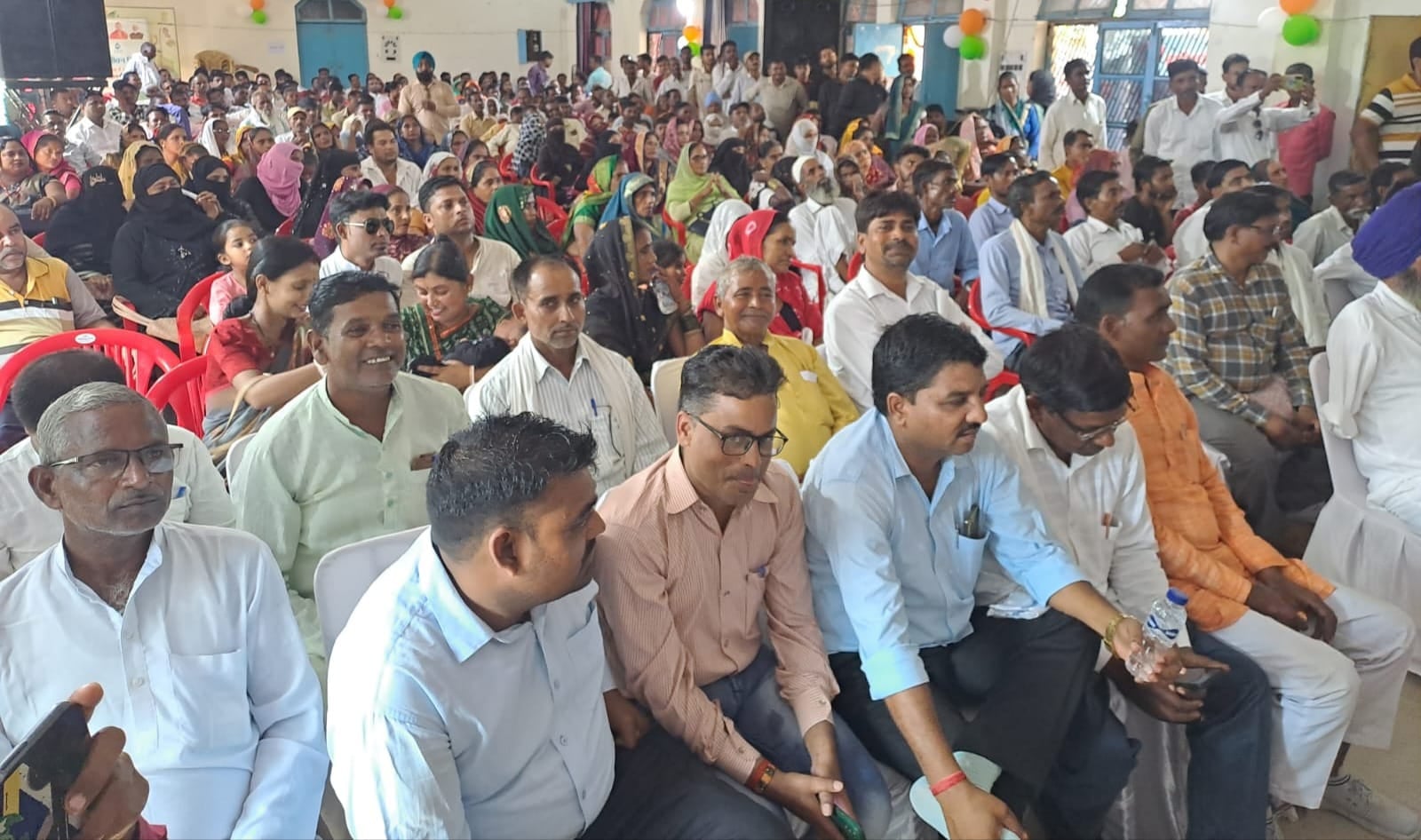 पूरनपुर के ब्लॉक सभागार में आयोजित बैठक को संबोधित करती ब्लॉक प्रमुख मानसी सिंह।संवाद