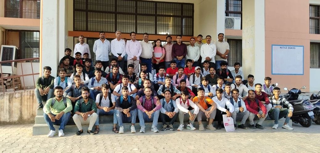 फोटो संख्या:70- राजकीय औद्योगिक प्रशिक्षण संस्थान महेंद्रगढ़ में आयोजित रोजगार मेले में लिखि फोटो संख्या:70- राजकीय औद्योगिक प्रशिक्षण संस्थान महेंद्रगढ़ में आयोजित रोजगार मेले में लिखि