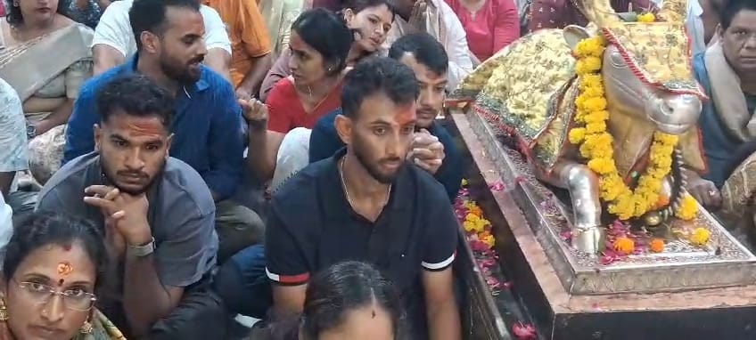 बाबा महाकाल के दरबार पहुंचे भारतीय क्रिकेटर मयंक, कृष्णा और विजय कुमार.... भस्म आरती देखी चांदी बाबा महाकाल के दरबार पहुंचे भारतीय क्रिकेटर मयंक, कृष्णा और विजय कुमार.... भस्म आरती देखी चांदी