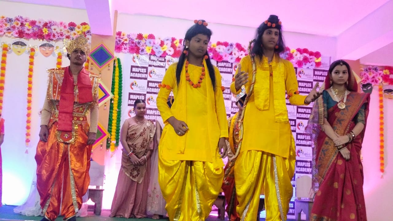 शामली स्कॉटिश स्कूल में रामलीला का मंचन करते छात्राएं । स्कूल शामली स्कॉटिश स्कूल में रामलीला का मंचन करते छात्राएं । स्कूल