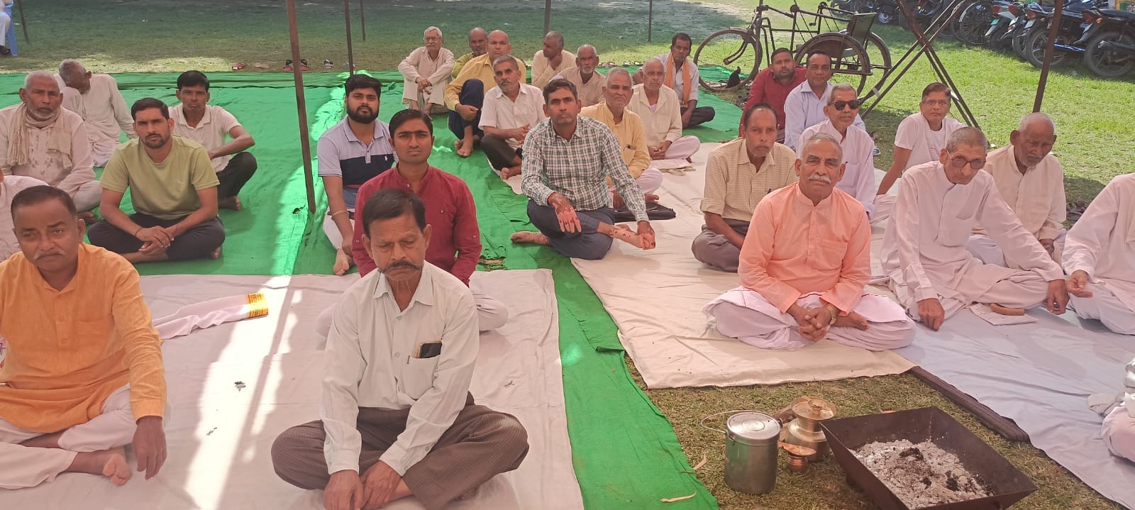 बीसलपुर के जनता इंटर कॉलेज परिसर में आयोजित कार्यक्रम में प्रवचन देते सोमदेव।संवाद बीसलपुर के जनता इंटर कॉलेज परिसर में आयोजित कार्यक्रम में प्रवचन देते सोमदेव।संवाद