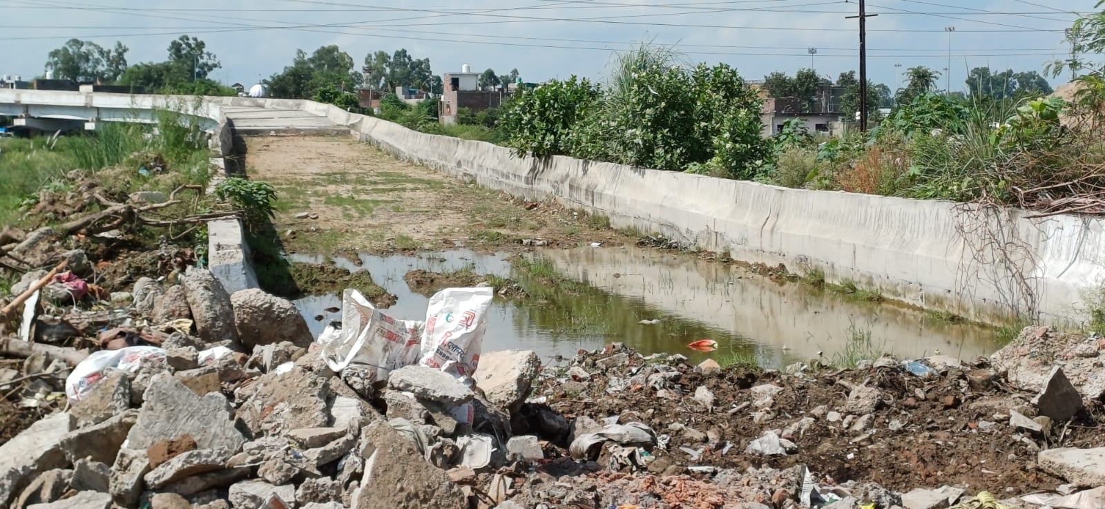 नन्हेड़ा फाटक के ऊपर तैयार किया गया ओवरब्रिज का मुख्य हिस्सा। संवाद नन्हेड़ा फाटक के ऊपर तैयार किया गया ओवरब्रिज का मुख्य हिस्सा। संवाद
