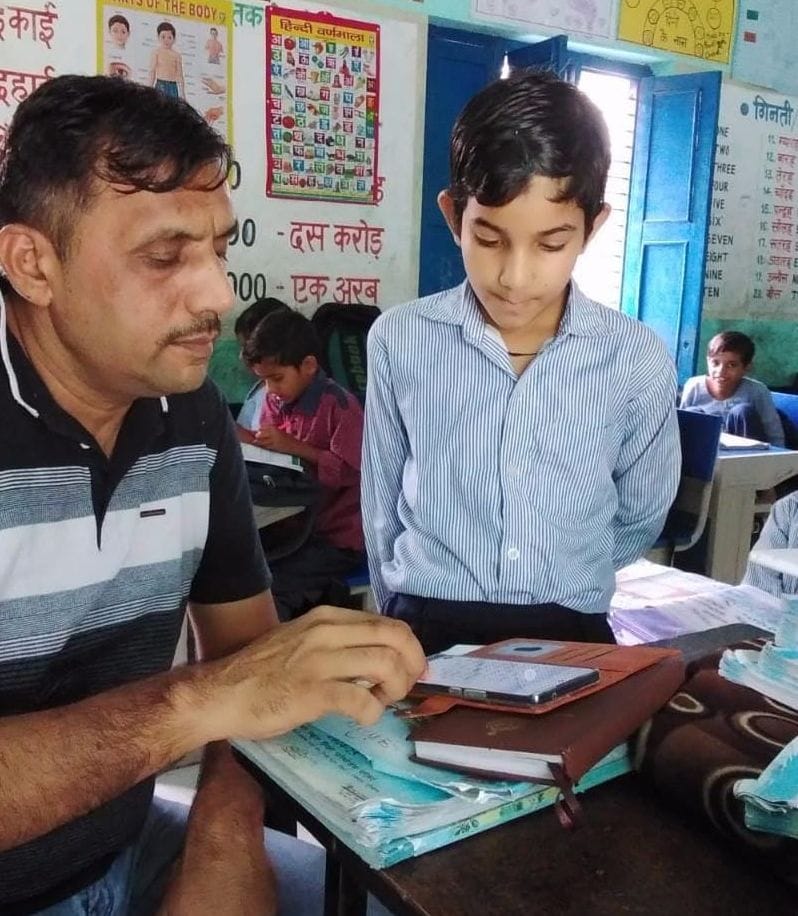 13जेएनडी07: विद्यार्थियों का आंकलन करते हुए स्कूल में अध्यापक। फाइल फोटो। 13जेएनडी07: विद्यार्थियों का आंकलन करते हुए स्कूल में अध्यापक। फाइल फोटो।
