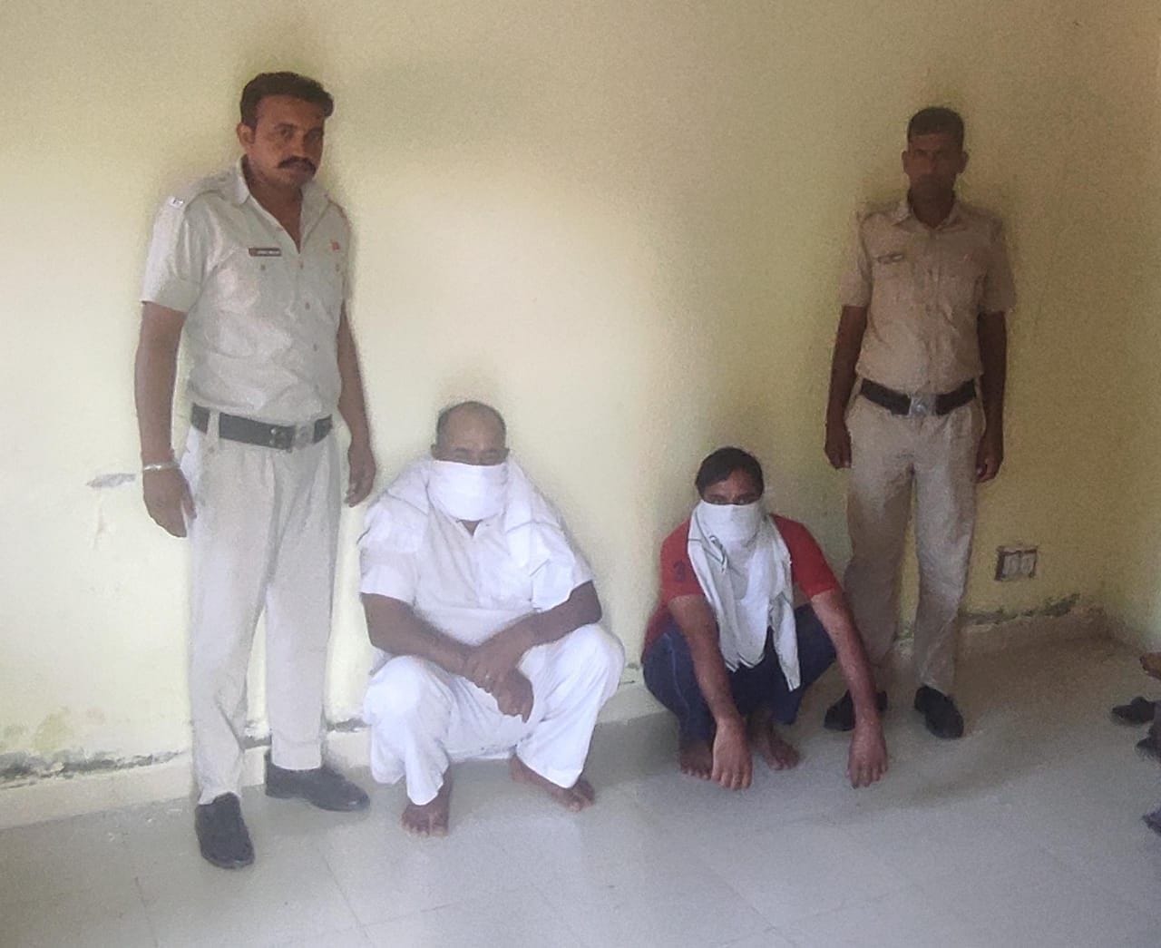 13जेएनडी18: पुलिस गिरफ्त में पकड़े गए दोनों आरोपी। पुलिस प्रशासन 13जेएनडी18: पुलिस गिरफ्त में पकड़े गए दोनों आरोपी। पुलिस प्रशासन