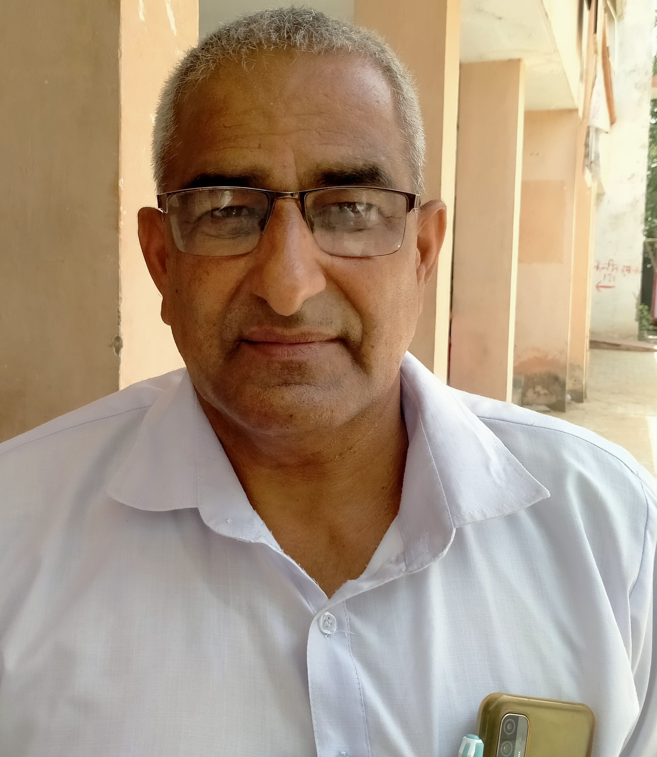 फोटो संख्या:55- ऑटो पर छत पर यात्रियों काे बैठाकर लेकर जाता ऑटो चालक--संवाद फोटो संख्या:55- ऑटो पर छत पर यात्रियों काे बैठाकर लेकर जाता ऑटो चालक--संवाद