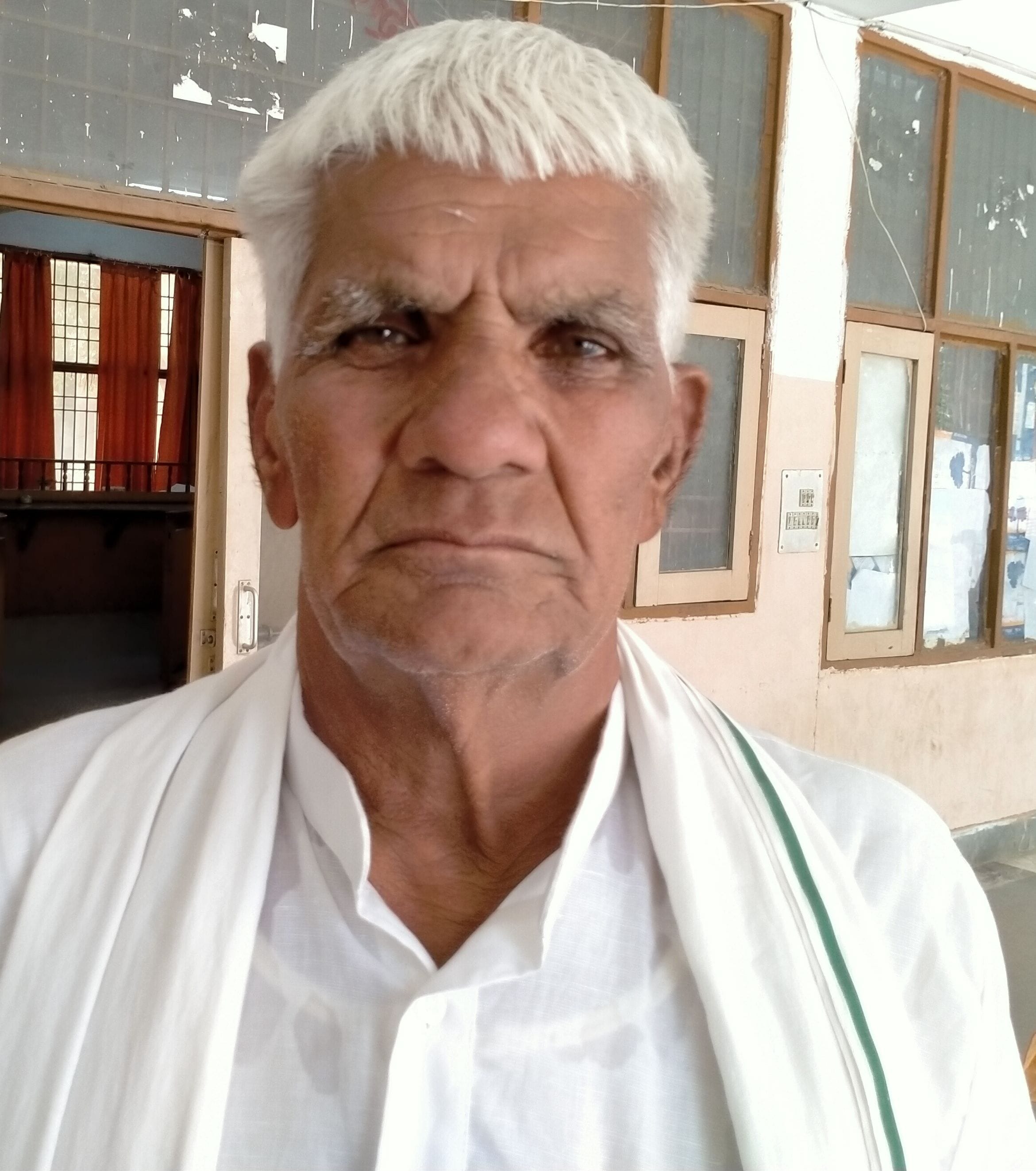 फोटो संख्या:55- ऑटो पर छत पर यात्रियों काे बैठाकर लेकर जाता ऑटो चालक--संवाद फोटो संख्या:55- ऑटो पर छत पर यात्रियों काे बैठाकर लेकर जाता ऑटो चालक--संवाद