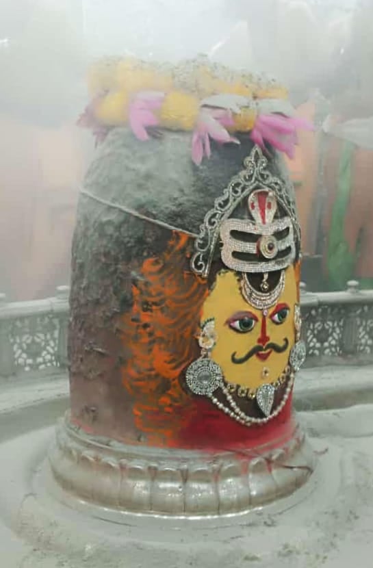 त्रिपुंड, सर्प और चंद्र से भस्मआरती मे सजे बाबा महाकाल... आज दिए कुछ ऐसे दर्शन त्रिपुंड, सर्प और चंद्र से भस्मआरती मे सजे बाबा महाकाल... आज दिए कुछ ऐसे दर्शन