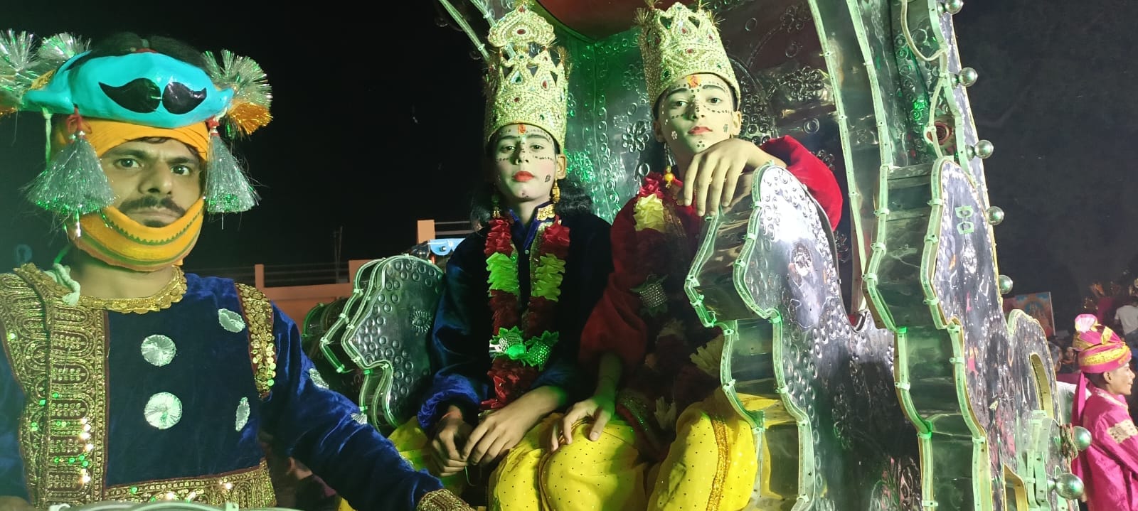 बीसलपुर के रामलीला मेले में भरत मिलाप लीला का किया गया मंचन।संवाद बीसलपुर के रामलीला मेले में भरत मिलाप लीला का किया गया मंचन।संवाद